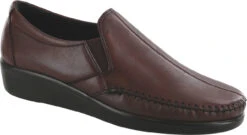 SAS Women's Dream 9 SAS Women's Dream -Englin's fine footwear sas womens dream wine 2250 010 58458.1540219280